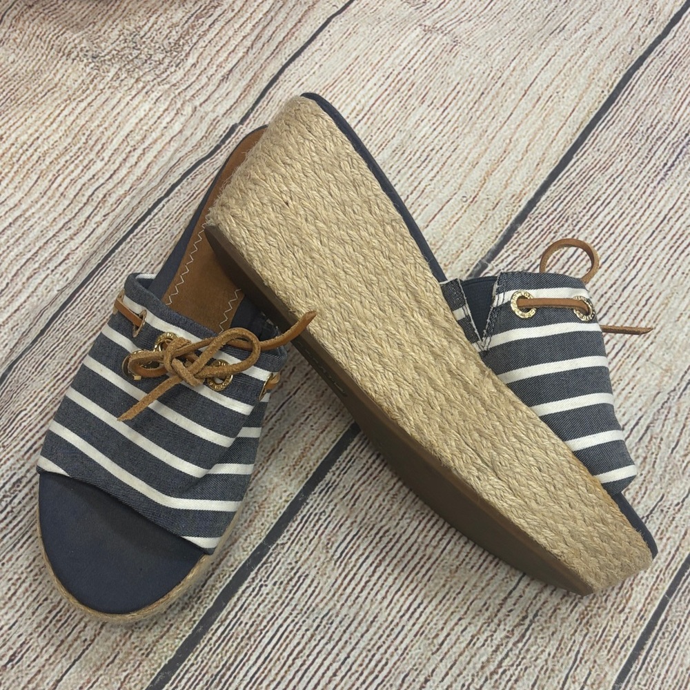 😍Sperry Navy and White Striped Espadrille Wedges